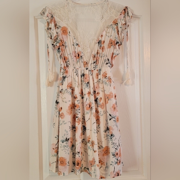 Xhilaration Dresses & Skirts - Boho Floral V-Neck Dress